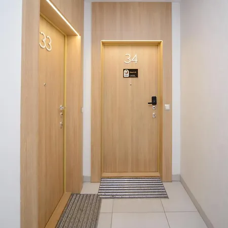 Apartment Maya's Flats & 81 - 3 Flat In Garnizon