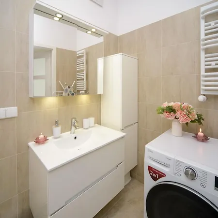 Apartment Maya's Flats & 81 - 3 Flat In Garnizon *
