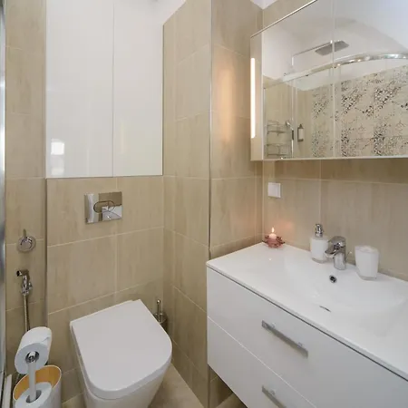 Maya's Flats & 81 - 3 Flat In Garnizon Apartment *